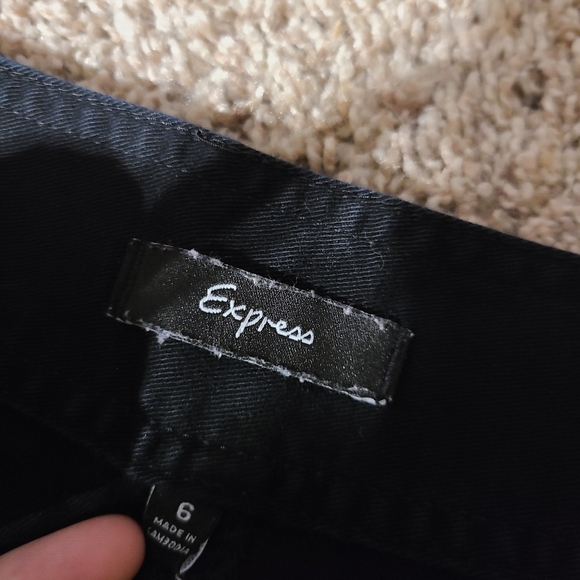Express Size 6 Shorts - Picture 4 of 4